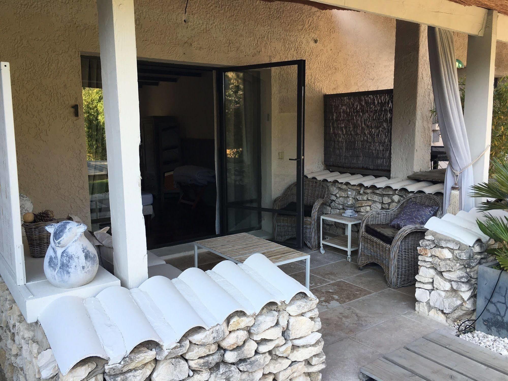 L'Auberge De L'Aubergine 伊加里雷斯 外观 照片